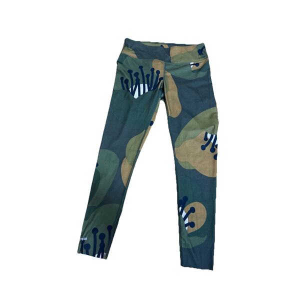 NWT BURTON Women’s Abstract Camouflage DRY-RIDE Quick Drying Leggings Small - Picture 1 of 11